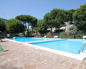 vear en holiday-homes-swimming-pool-lido-delle-nazioni-zs1-37 001