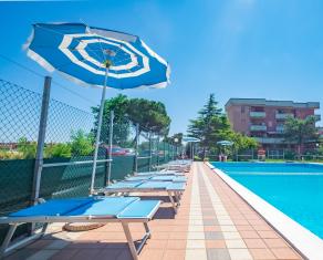 vear en holiday-homes-swimming-pool-lido-delle-nazioni-zs1-37 007