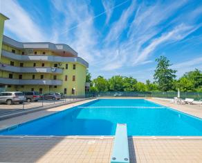 vear en holiday-homes-swimming-pool-lido-delle-nazioni-zs1-37 025