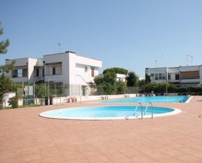 vear en holiday-homes-swimming-pool-lido-delle-nazioni-zs1-37 013