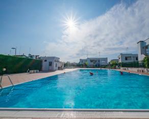 vear en holiday-homes-swimming-pool-lido-delle-nazioni-zs1-37 031