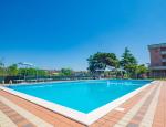 vear en may-1st-bank-holiday-in-furnished-apartments-at-lidi-ferraresi-o16 025